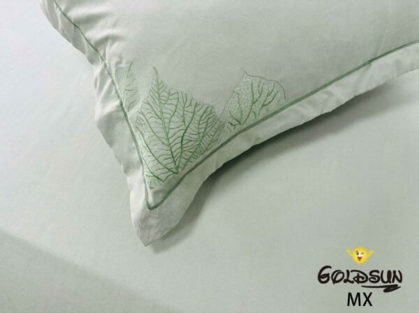 SET DE SÁBANAS 4PCS COLOR ENTERO BORDADAS (FARDOX30UND)