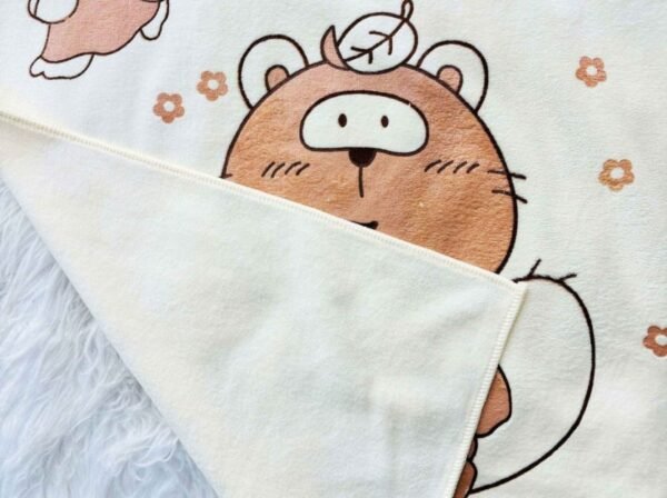 TOALLA MICROFIBRA BEBE CON DISEÑO 60X120 CM. (FARDOX144UND)
