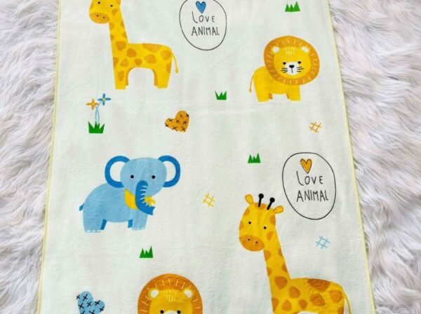 TOALLA MICROFIBRA BEBE CON DISEÑO 60X120 CM. (FARDOX144UND)