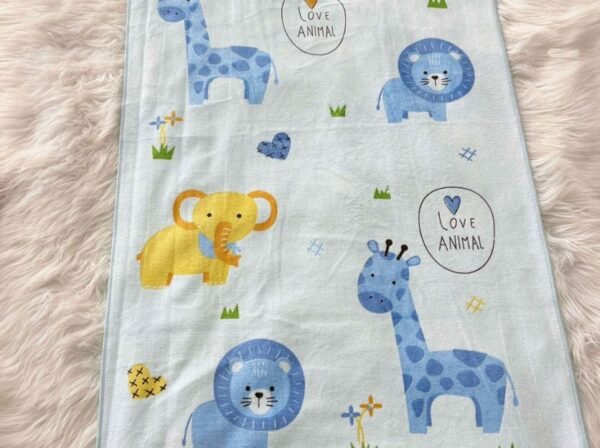 TOALLA MICROFIBRA BEBE CON DISEÑO 60X120 CM. (FARDOX144UND)