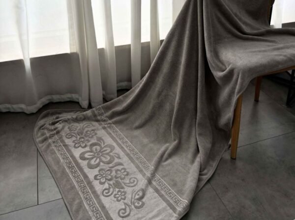 TOALLA MICROFIBRA C.E. ALTO RELIEVE 90X160 CM. (FARDOX15DOC.)