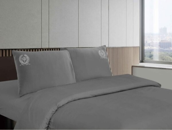 SET DE SÁBANAS 4PCS COLOR ENTERO MODELO MEDALLÓN (CAJAX42UND)