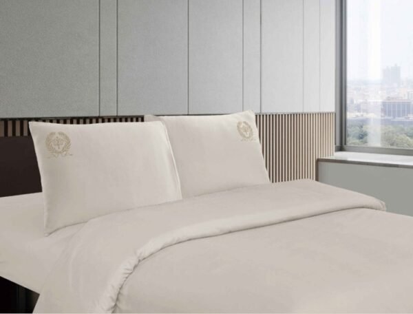 SET DE SÁBANAS 4PCS COLOR ENTERO MODELO MEDALLÓN (CAJAX42UND)