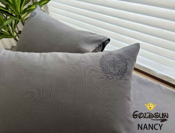 SET DE SÁBANAS 4PCS COLOR ENTERO MODELO MEDALLÓN (CAJAX42UND)