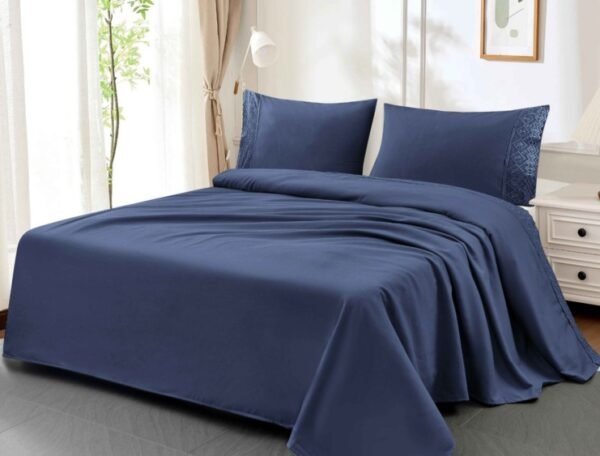 SET DE SÁBANAS 4 PCS COLOR ENTERO CON BORDADO INGLÉS (CAJAX48UND)