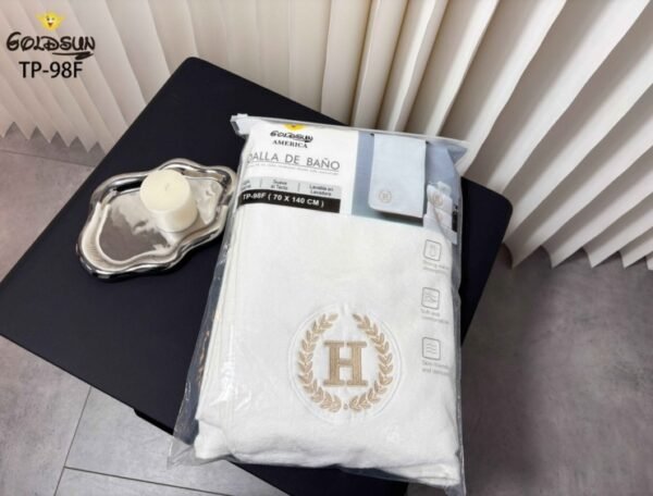 TOALLA DE MICROFIBRA BLANCA HOTELERA 70 X 140 CM. (FARDOX180UND)