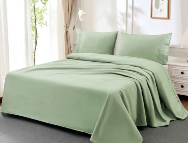 SET DE SÁBANAS 4 PCS COLOR ENTERO CON BORDADO INGLÉS (CAJAX48UND)