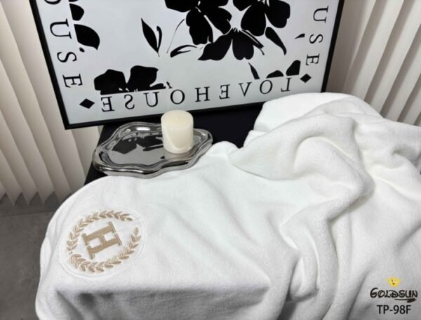 TOALLA DE MICROFIBRA BLANCA HOTELERA 70 X 140 CM. (FARDOX180UND)