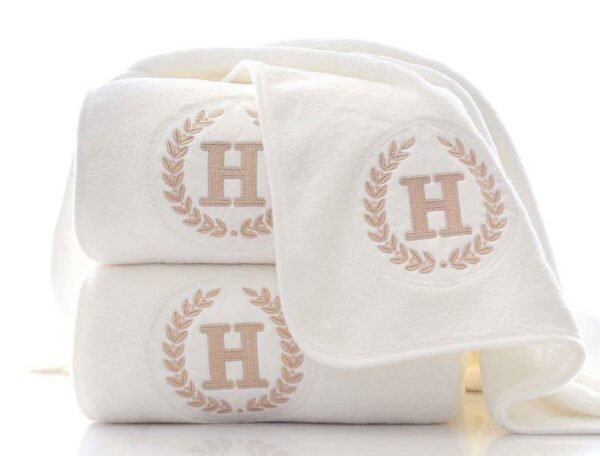 TOALLA DE MICROFIBRA BLANCA HOTELERA 70 X 140 CM. (FARDOX180UND)